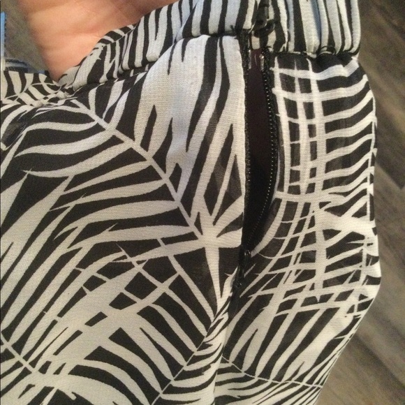 Allyson Cara skirt - Picture 3 of 4